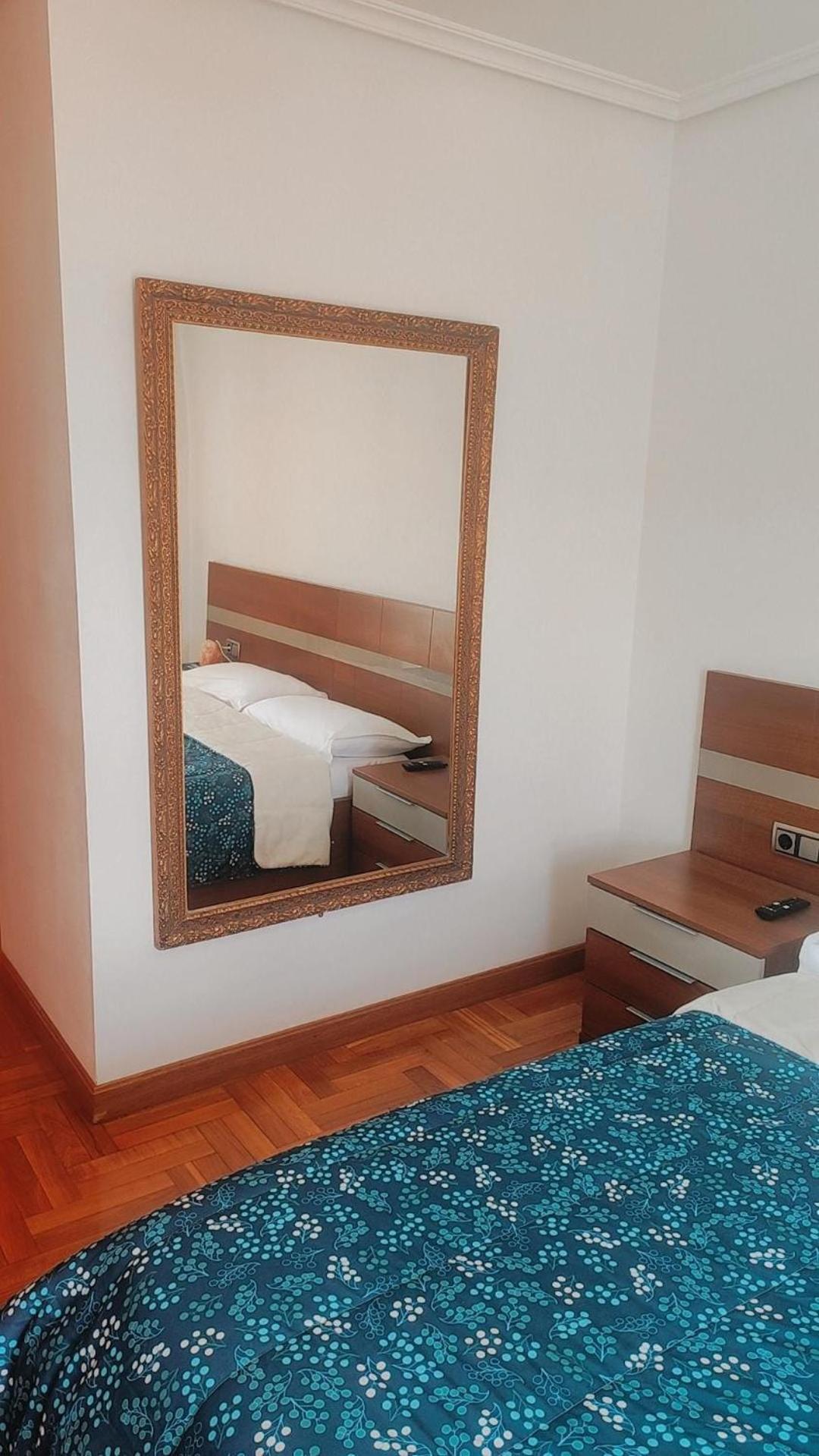Habitacion Renfe Памплона Екстер'єр фото