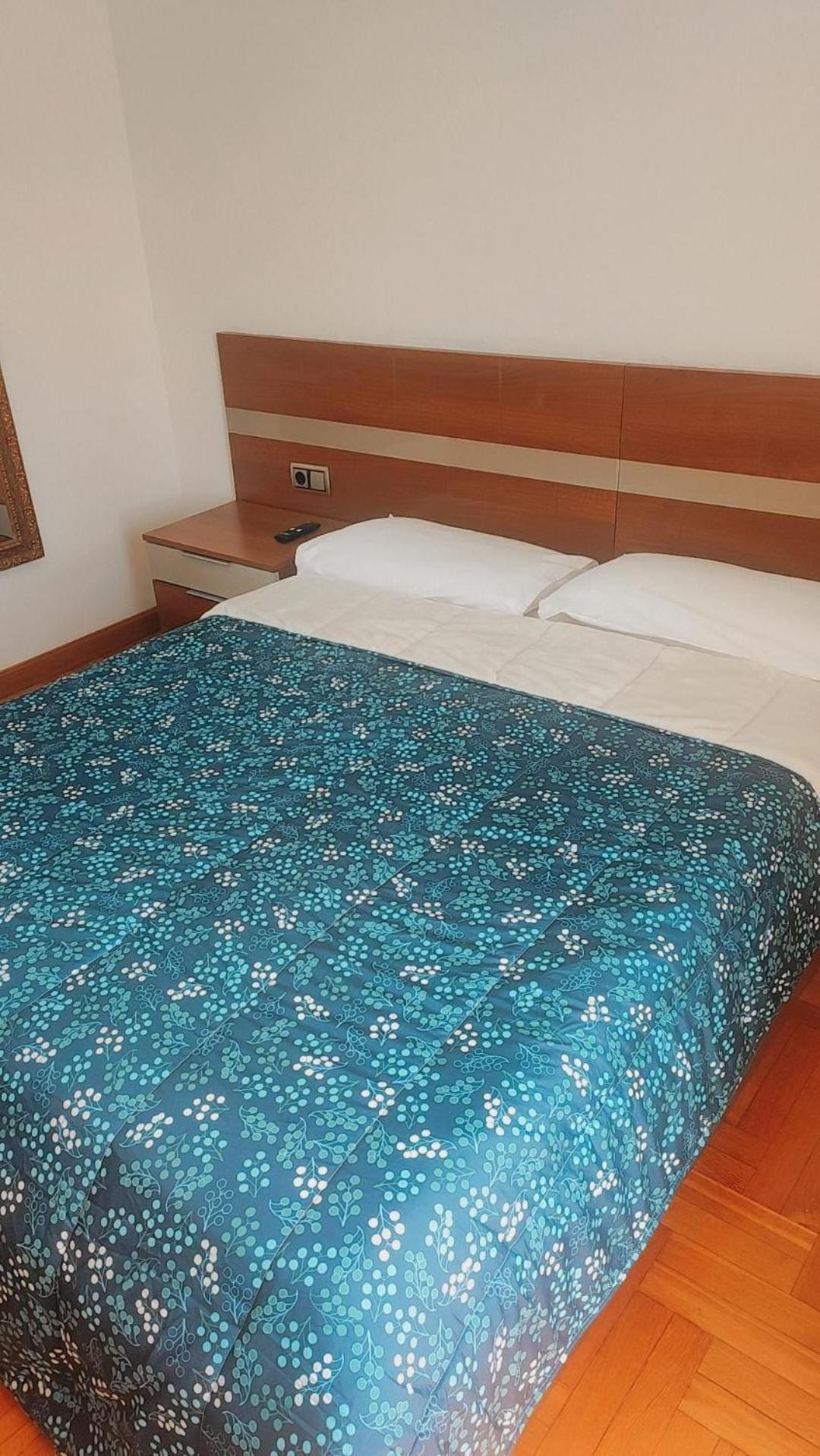 Habitacion Renfe Памплона Екстер'єр фото